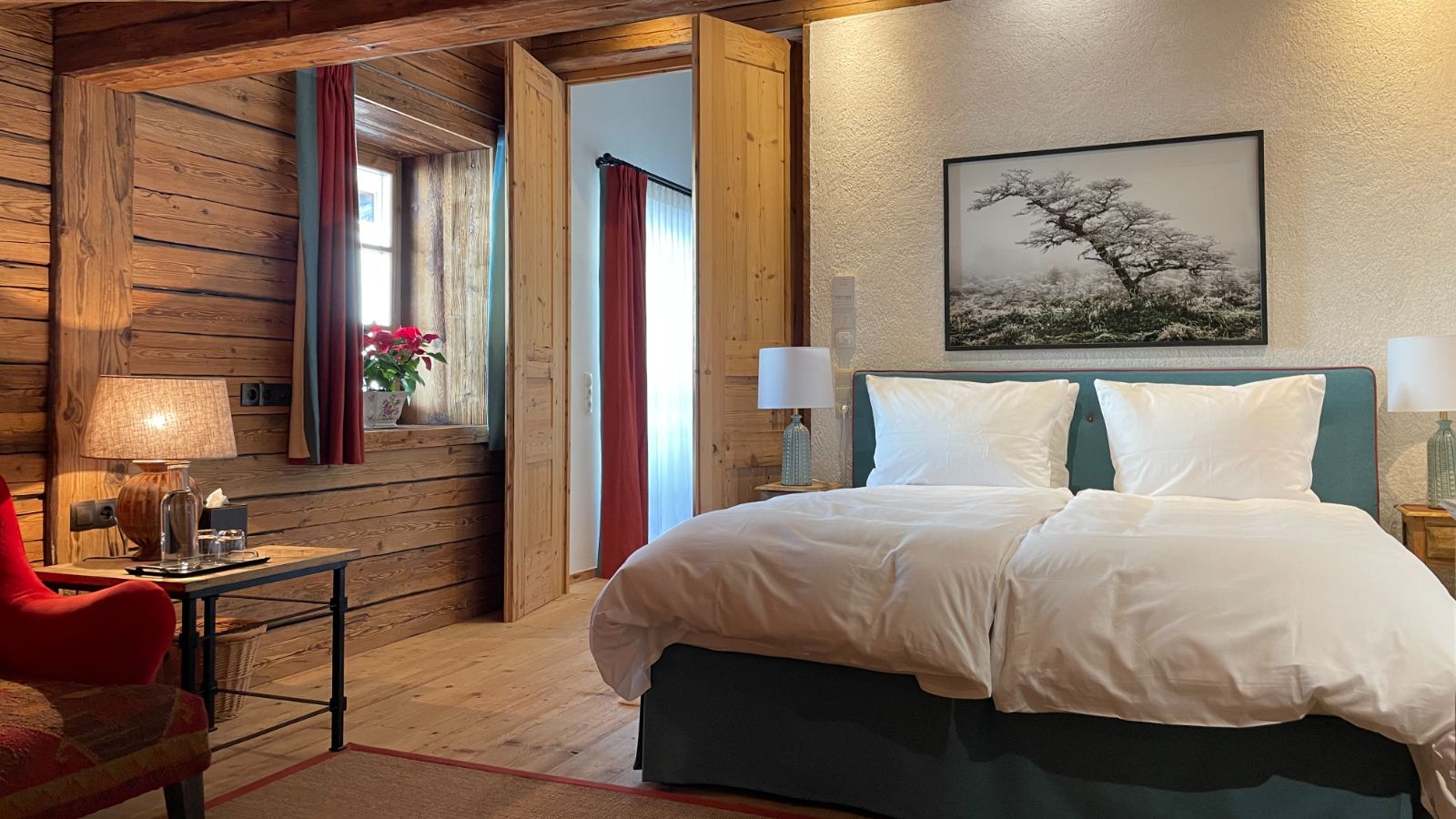 Luxury-ski-chalet-Stanton-tschoder-oxford-ski-bedroom6.jpeg