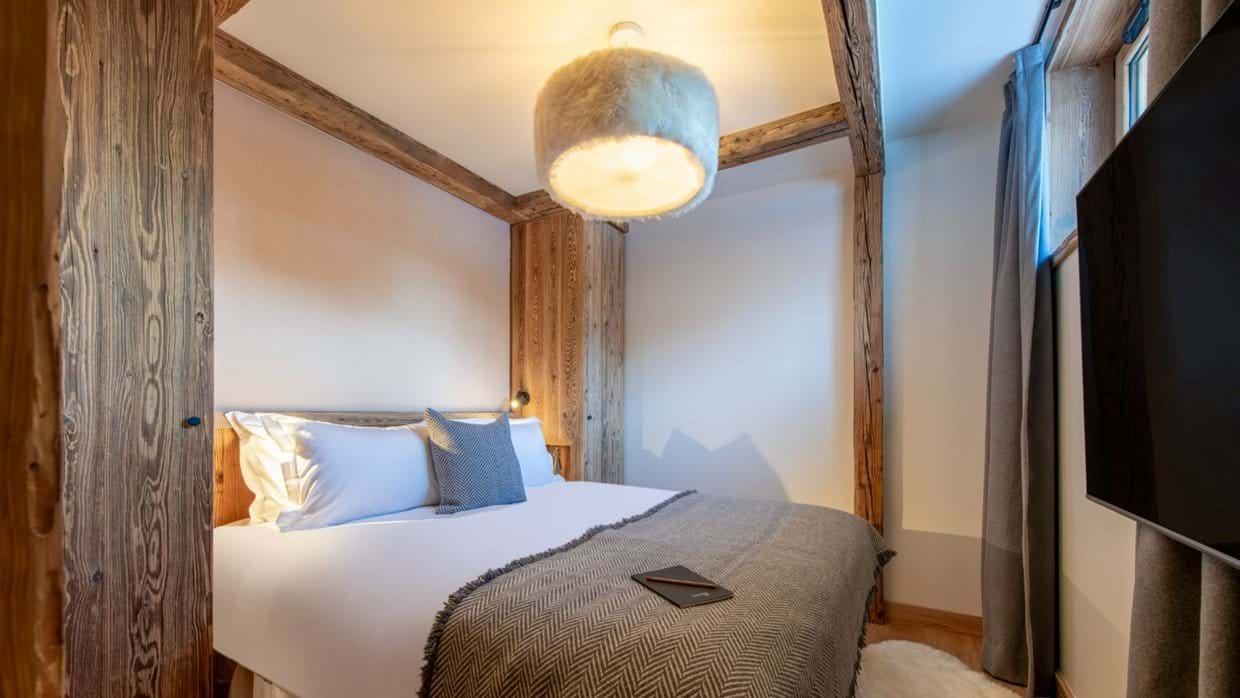 Luxury-Ski-Chalet-Val-d-Isere-Chalet-1855-Oxford-Ski-Bedroom (11).jpg