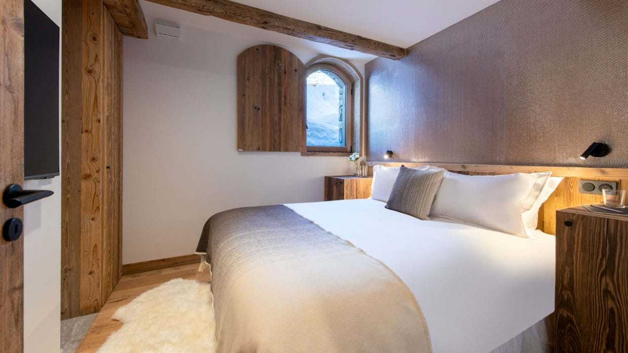 Luxury-Ski-Chalet-Val-d-Isere-Chalet-1855-Oxford-Ski-Bedroom (33).jpg