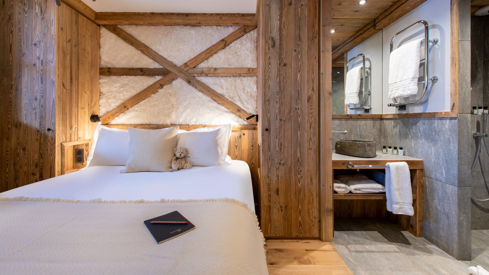 Luxury-Ski-Chalet-Val-d-Isere-Chalet-1855-Oxford-Ski-Bedroom (35).jpg