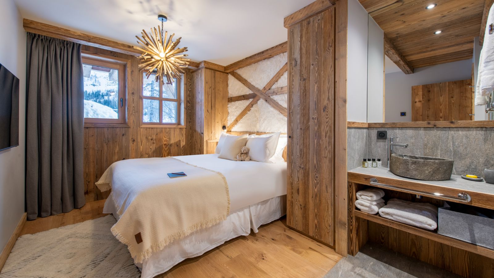 Luxury-Ski-Chalet-Val-d-Isere-Chalet-1855-Oxford-Ski-Bedroom (39).jpg