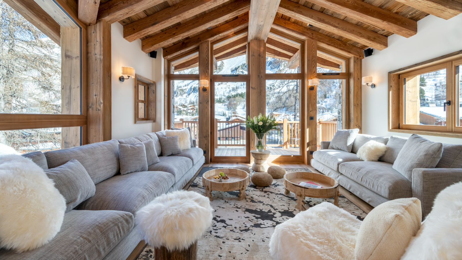 Luxury-Ski-Chalet-Val-d-Isere-Chalet-1855-Oxford-Ski-Lounge3.jpg