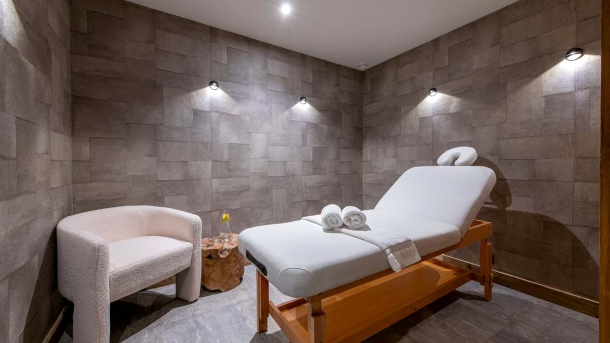 Luxury-Ski-Chalet-Val-d-Isere-Chalet-1855-Oxford-Ski-Massage-Room.jpg