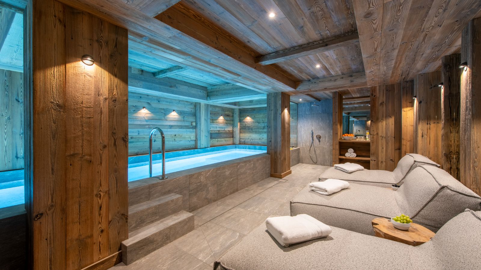 Luxury-Ski-Chalet-Val-d-Isere-Chalet-1855-Oxford-Ski-Pool.jpg