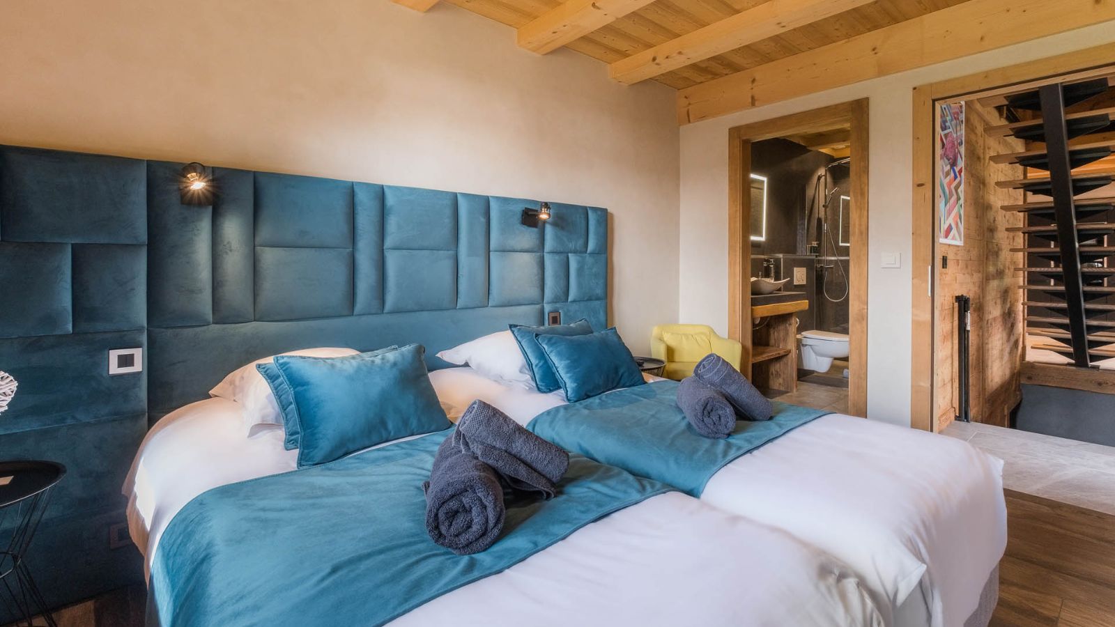 Luxury-Ski-Chalet-Chatel-Chalet-Spencer-Oxford-Ski-Bedroom (3).jpg