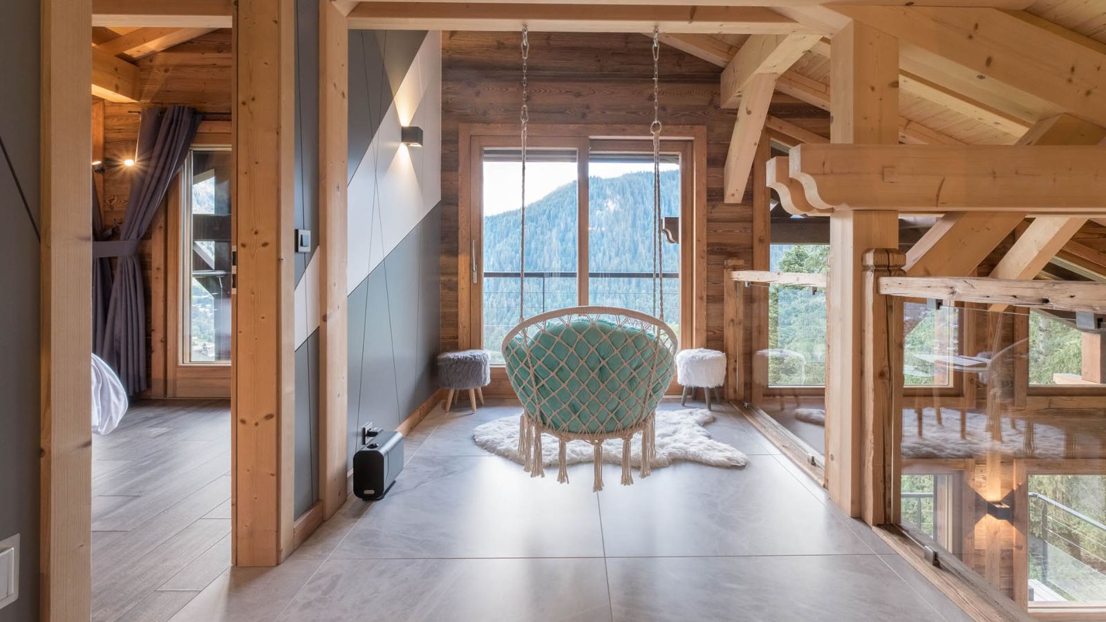 Luxury-Ski-Chalet-Chatel-Chalet-Spencer-Oxford-Ski-Hall.jpg