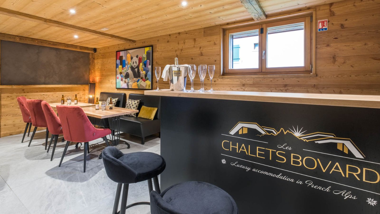 Luxury-Ski-Chalet-Chatel-Chalet-Spencer-Oxford-Ski-Bar.jpg