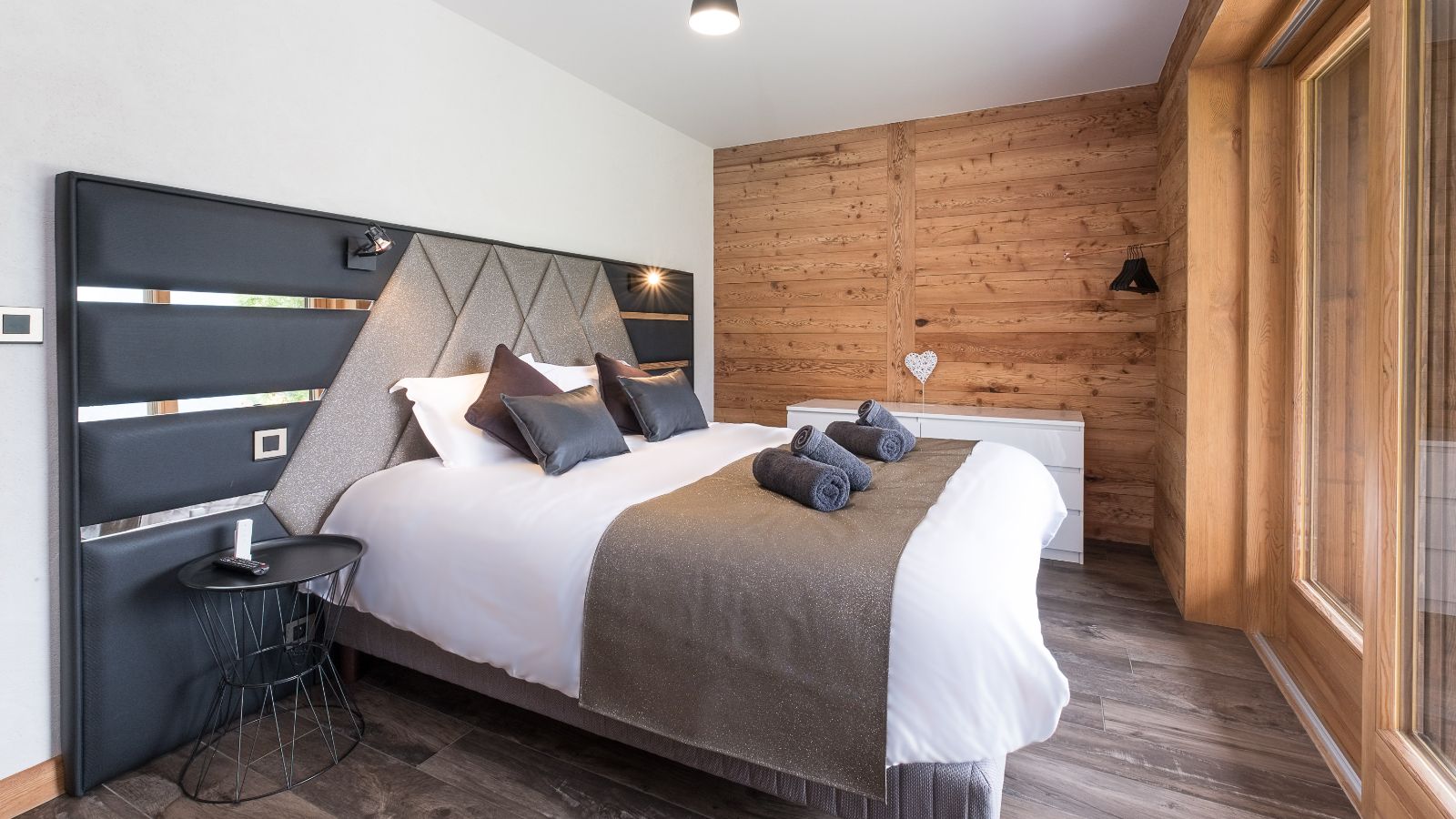 Luxury-Ski-Chalet-Chatel-Chalet-Whymper-Oxford-Ski-Bedroom (2).JPG