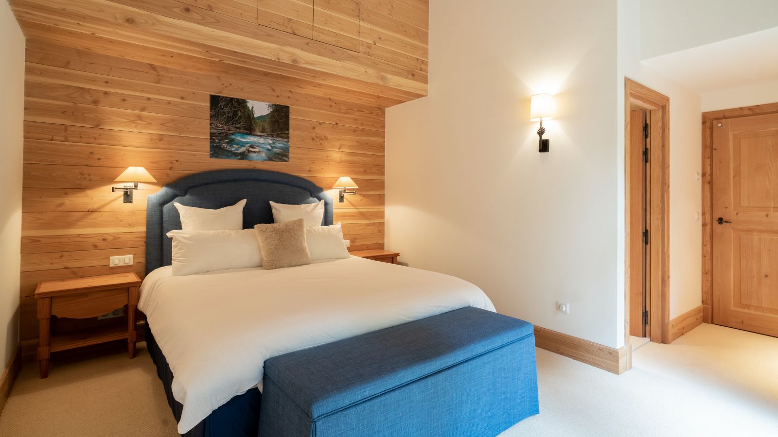 Luxury-Ski-Chalet-Meribel-Chalet-Foret-Oxford-Ski-Bedroom (11).jpg