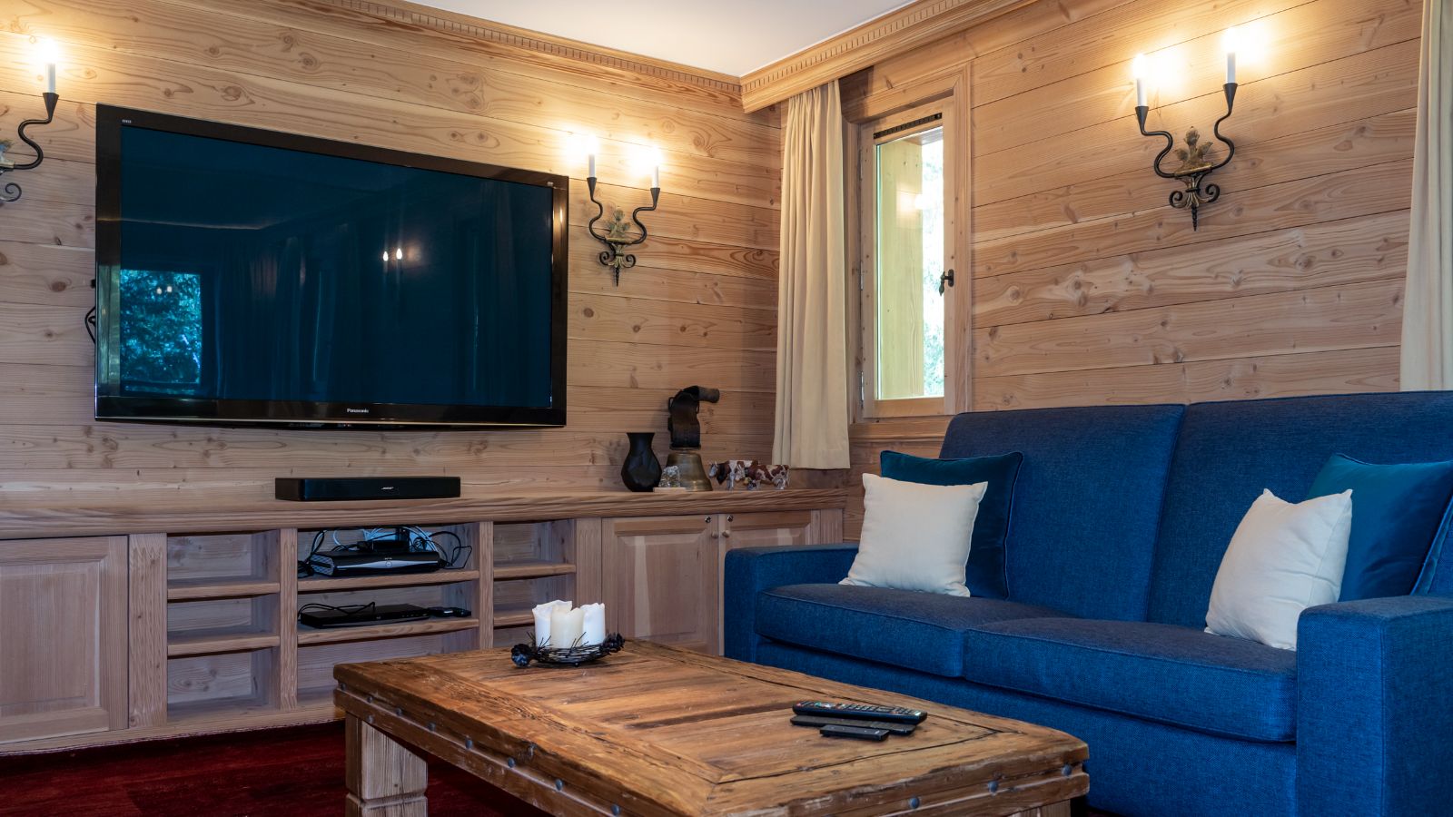 Luxury-Ski-Chalet-Meribel-Chalet-Foret-Oxford-Ski-TV-Room.jpg