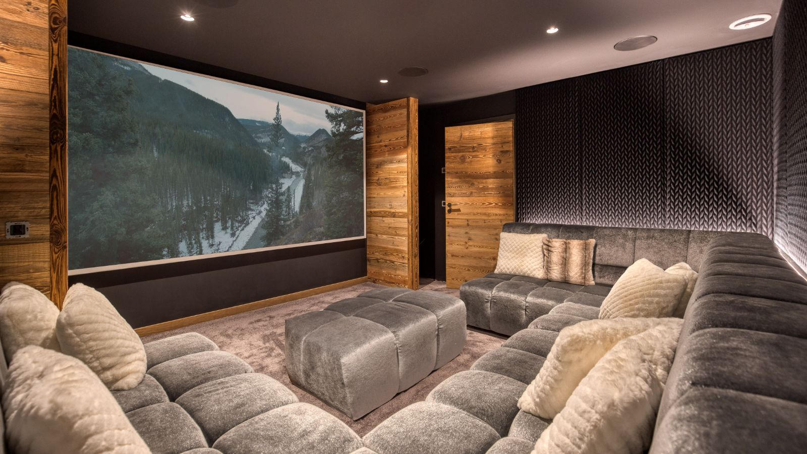 Luxury-Ski-Chalet-Megeve-Chalet-Grizzly-Oxford-Ski-Cinema.jpg