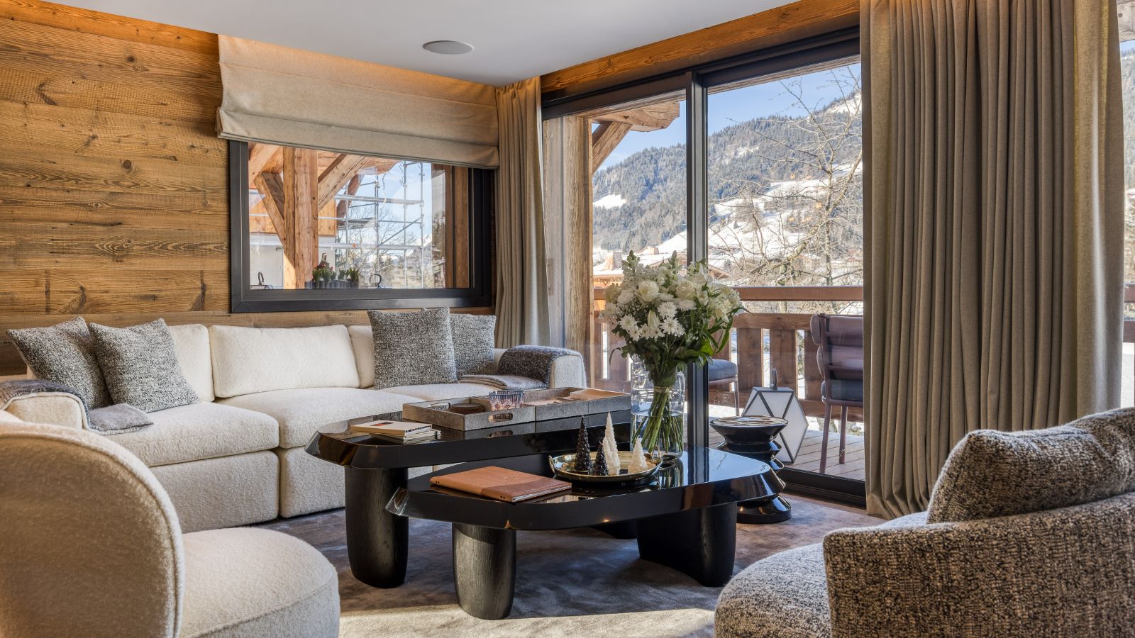 Luxury-Ski-Chalet-Megeve-Chalet-Grizzly-Oxford-Ski-Lounge.jpg