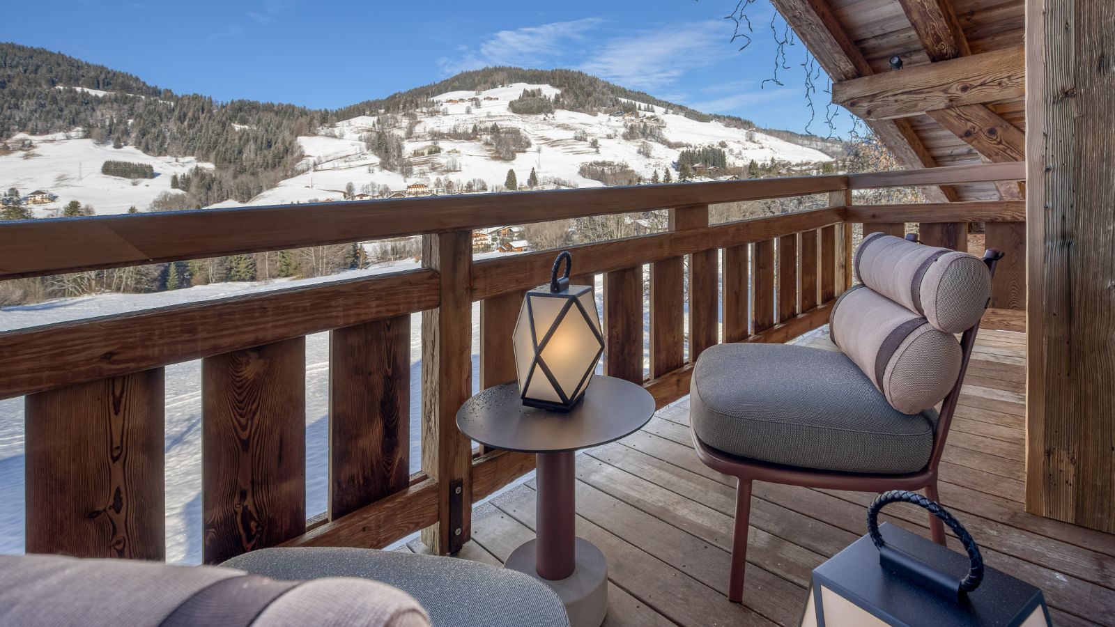Luxury-Ski-Chalet-Megeve-Chalet-Grizzly-Oxford-Ski-Terrace.jpg