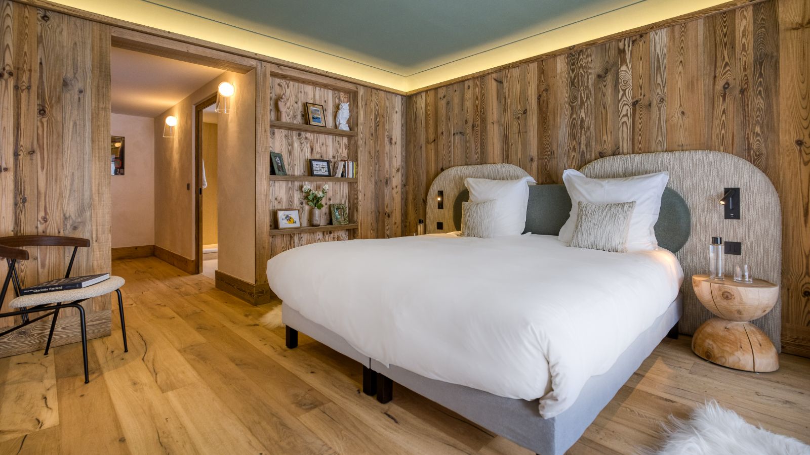 Luxury-Ski-Chalet-Megeve-Chalet-Kintsugi-Oxford-Ski-Bedroom (1).jpg