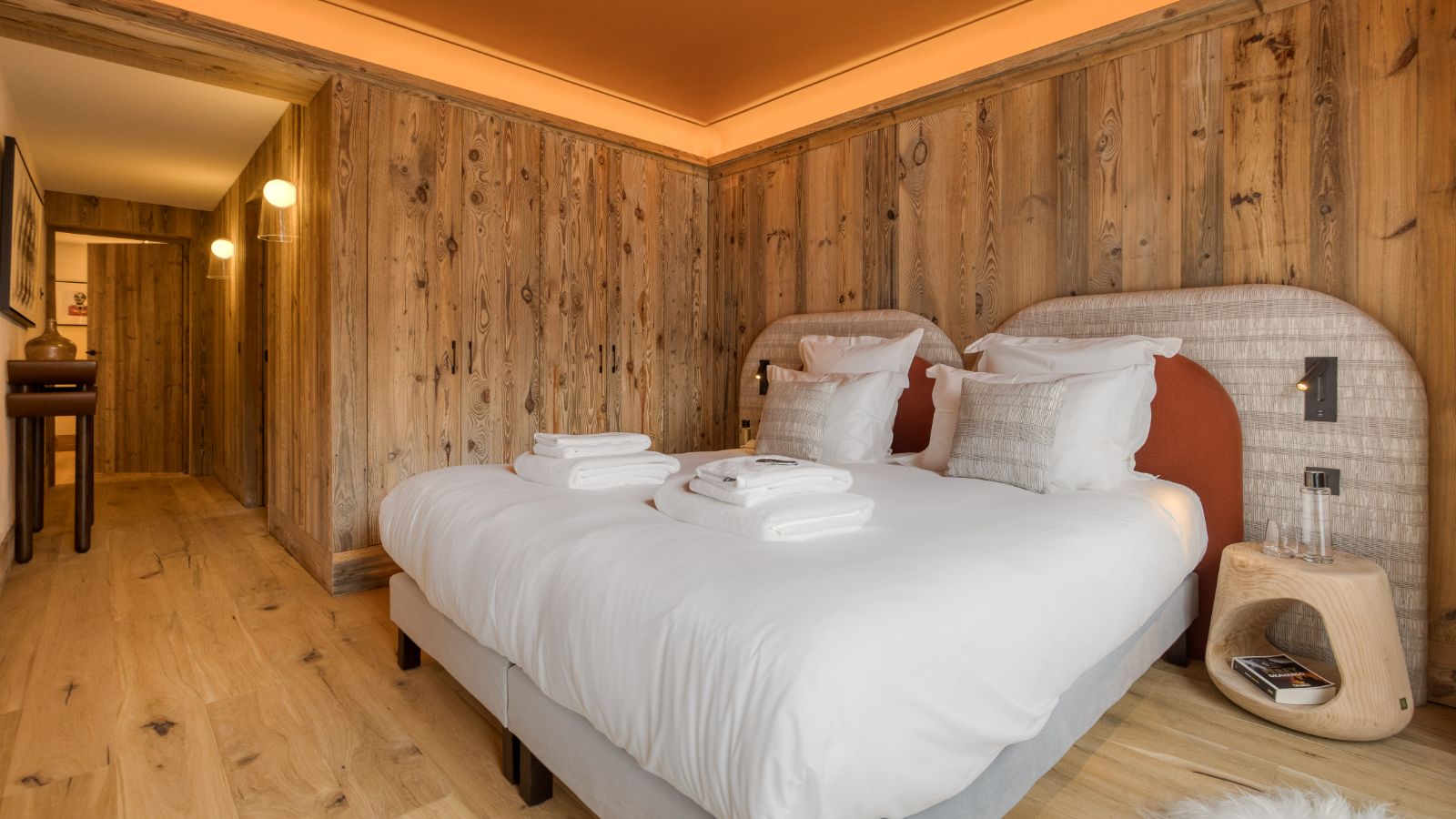 Luxury-Ski-Chalet-Megeve-Chalet-Kintsugi-Oxford-Ski-Bedroom (5).jpg