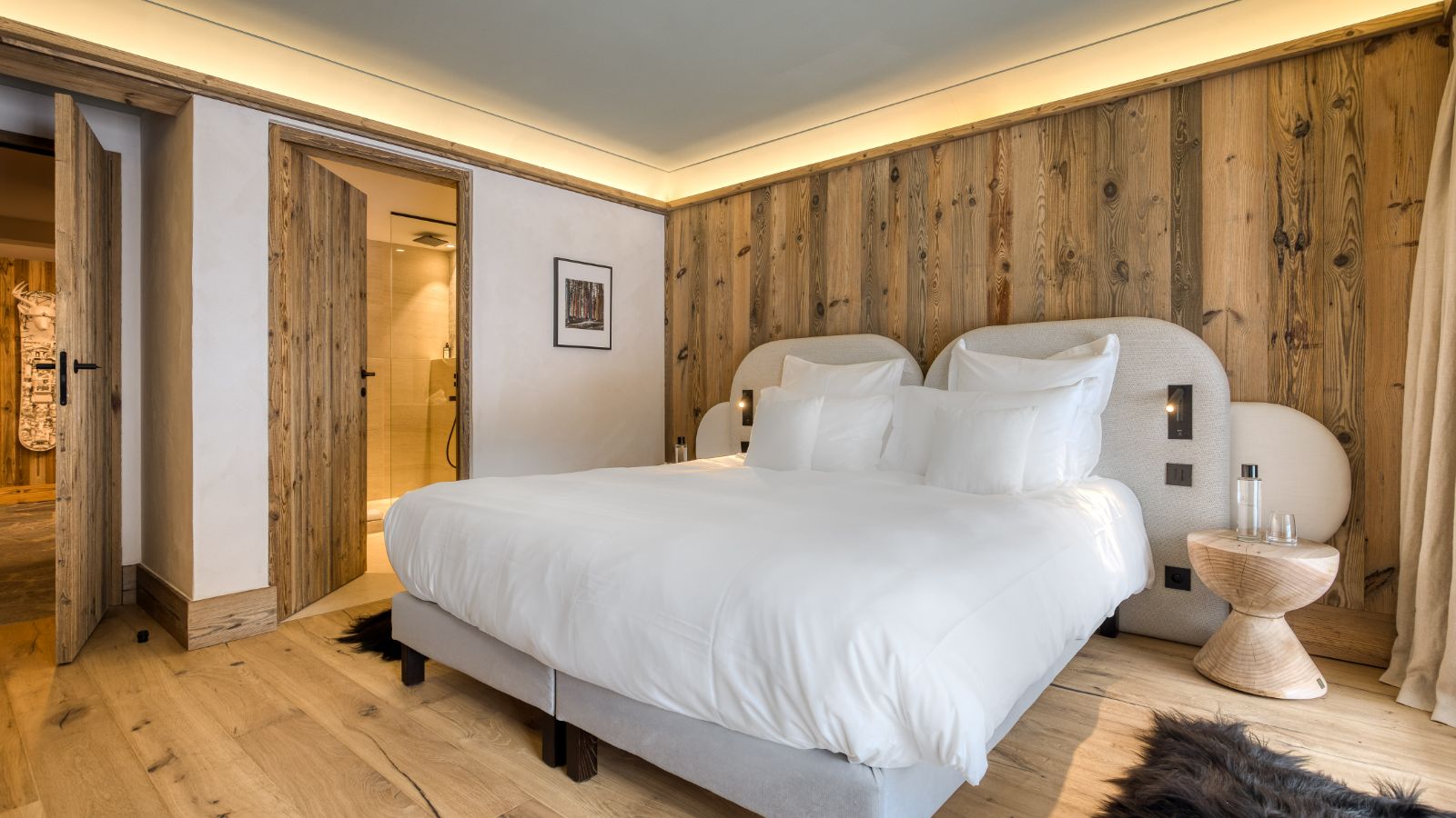 Luxury-Ski-Chalet-Megeve-Chalet-Kintsugi-Oxford-Ski-Bedroom (26).jpg
