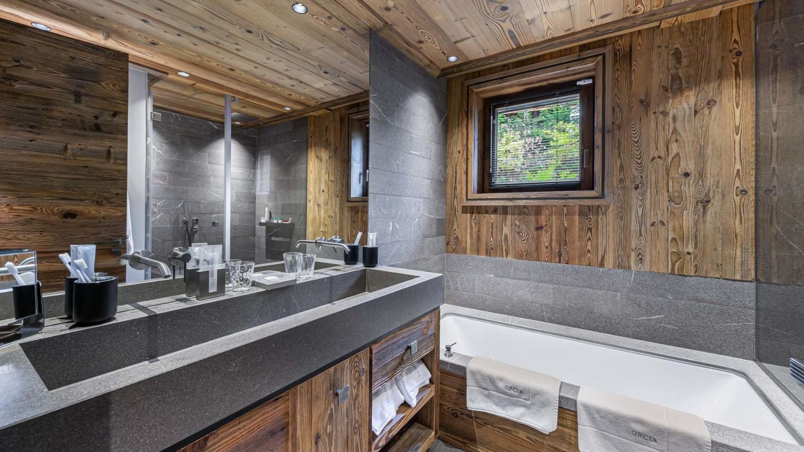 Luxury-Ski-Chalet-Megeve-Chalet-Orcia-Oxford-Ski-Bathroom3.jpg