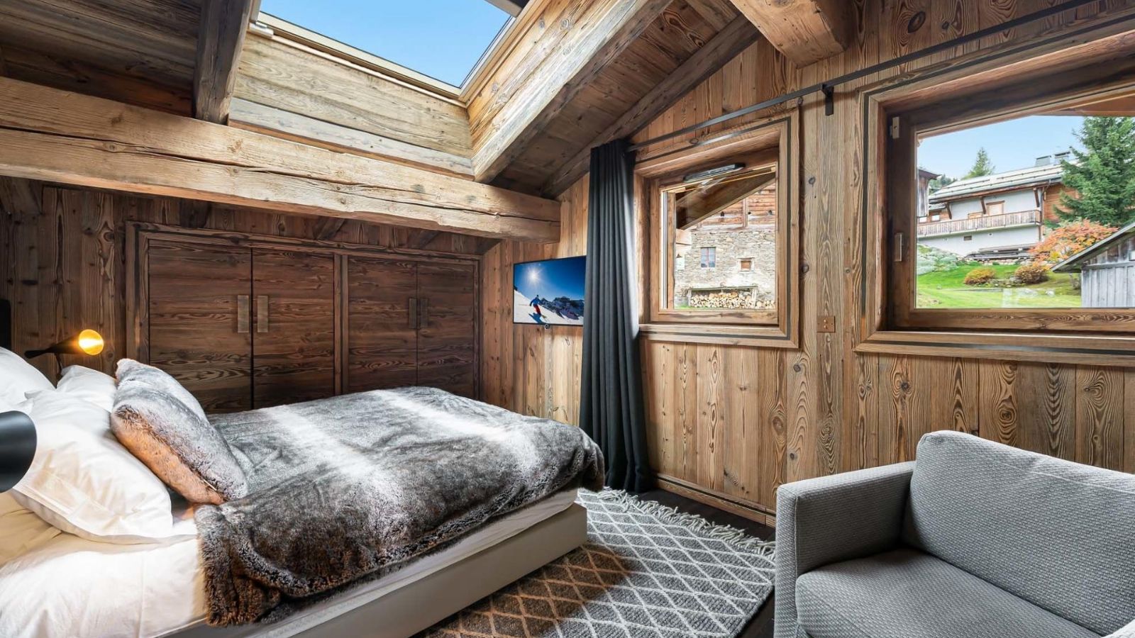 Luxury-Ski-Chalet-Megeve-Chalet-Orcia-Oxford-Ski-Bedroom (14).jpg