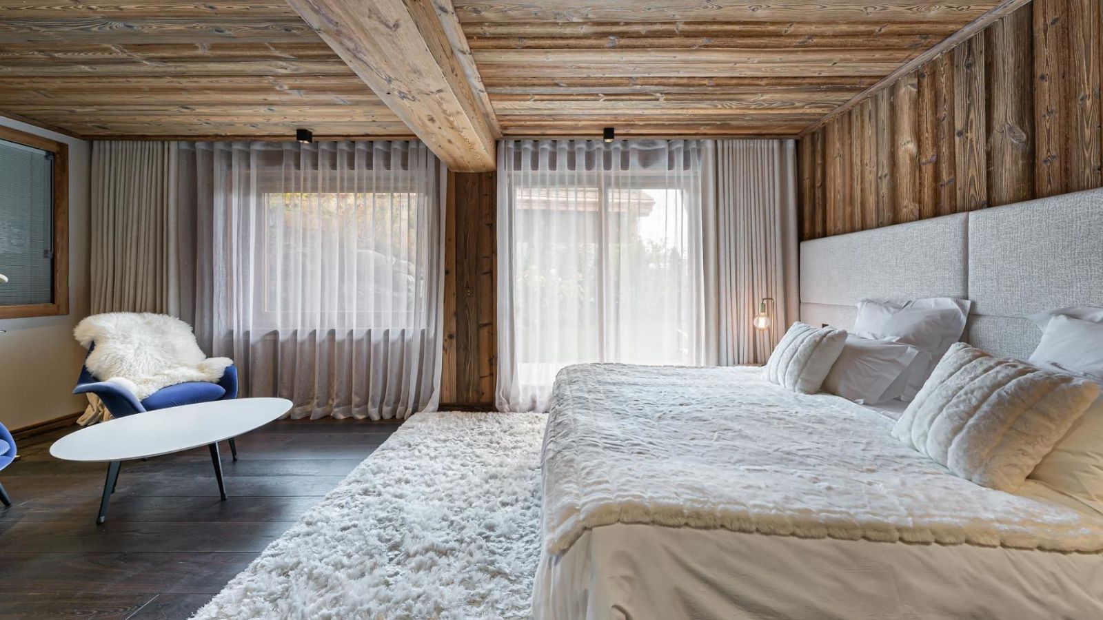 Luxury-Ski-Chalet-Megeve-Chalet-Orcia-Oxford-Ski-Bedroom (15).jpg