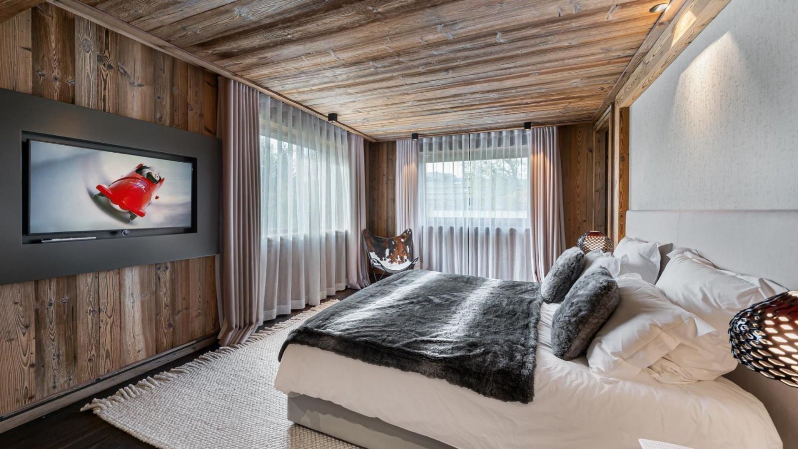 Luxury-Ski-Chalet-Megeve-Chalet-Orcia-Oxford-Ski-Bedroom (23).jpg