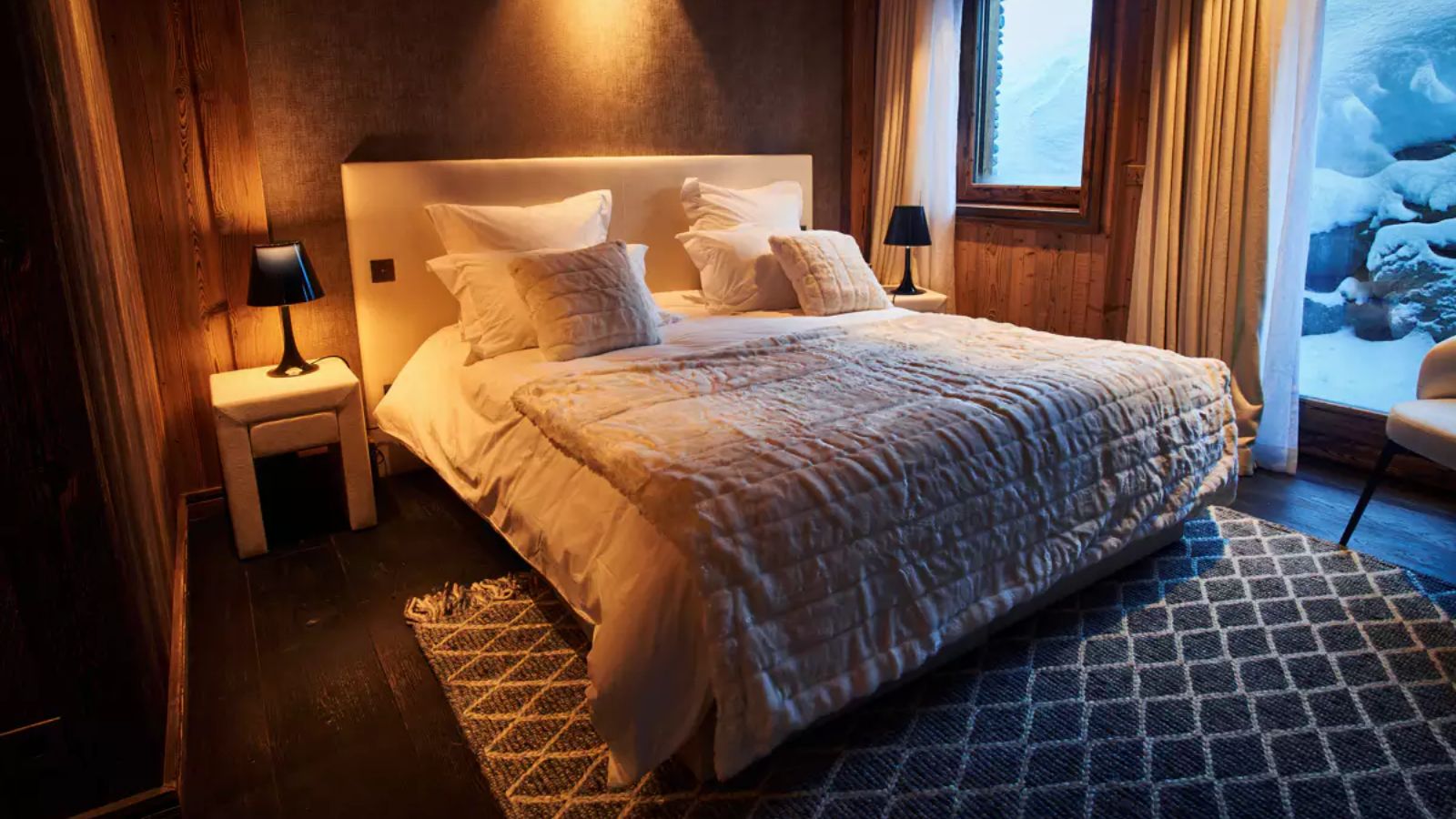 Luxury-Ski-Chalet-Megeve-Chalet-Orcia-Oxford-Ski-Bedroom (31).jpg