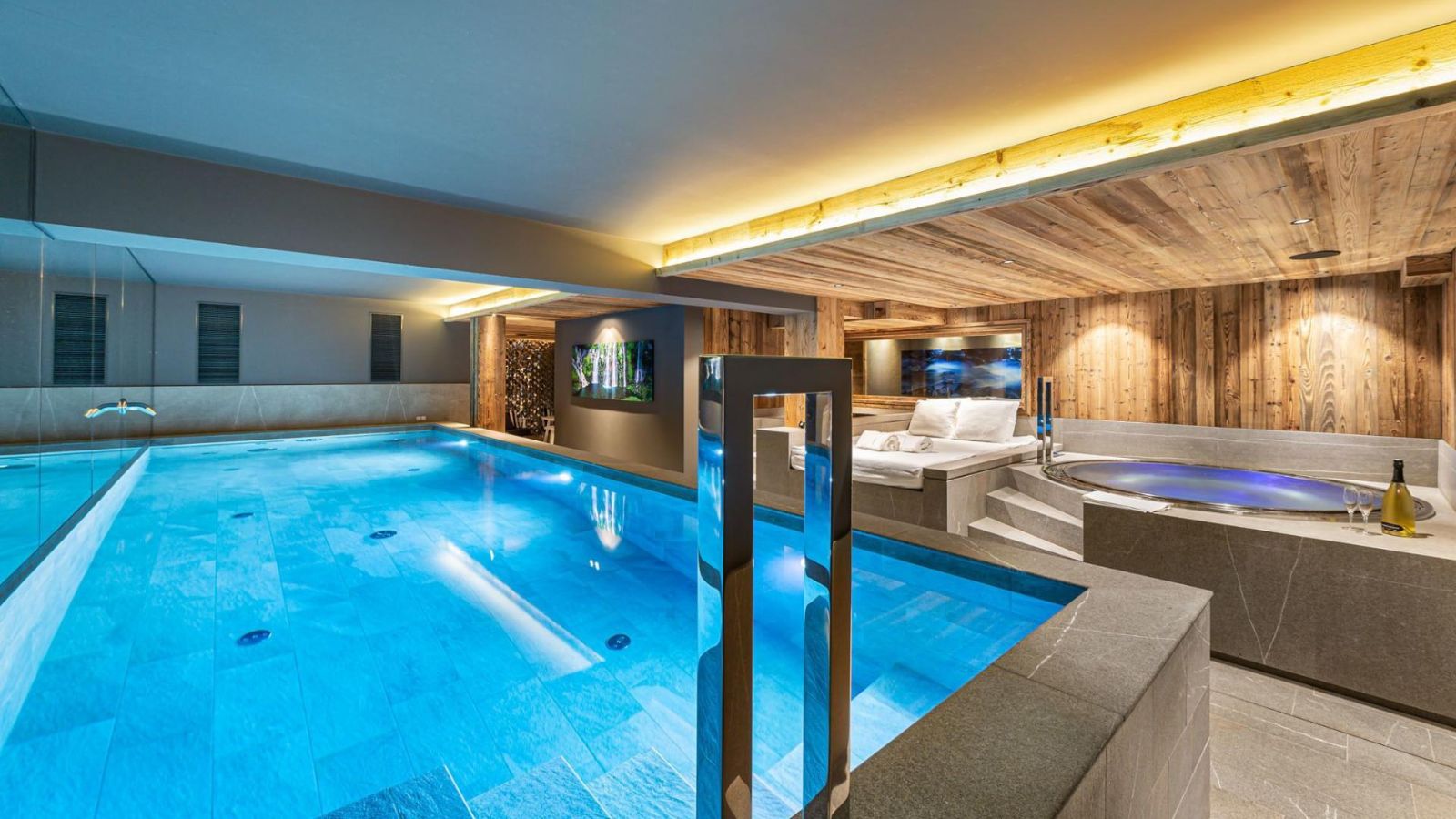 Luxury-Ski-Chalet-Megeve-Chalet-Orcia-Oxford-Ski-Pool3.jpg