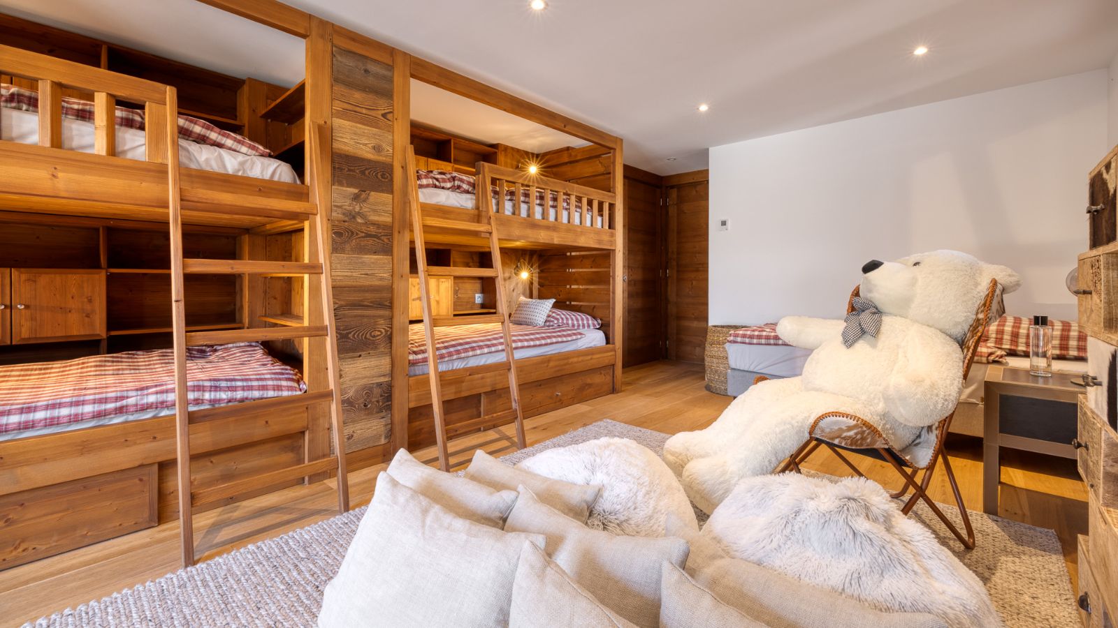 Luxury-Ski-Chalet-Megeve-Chalet-Gaia-Oxford-Ski-Bunkroom.jpg