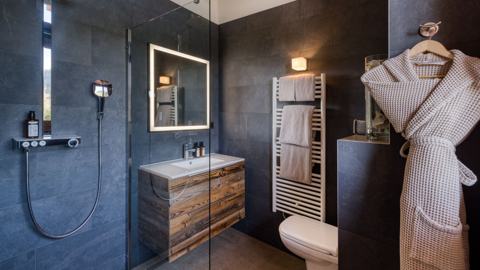 Luxury-Ski-Chalet-Megeve-Chalet-Gaia-Oxford-Ski-Bathroom3.jpg