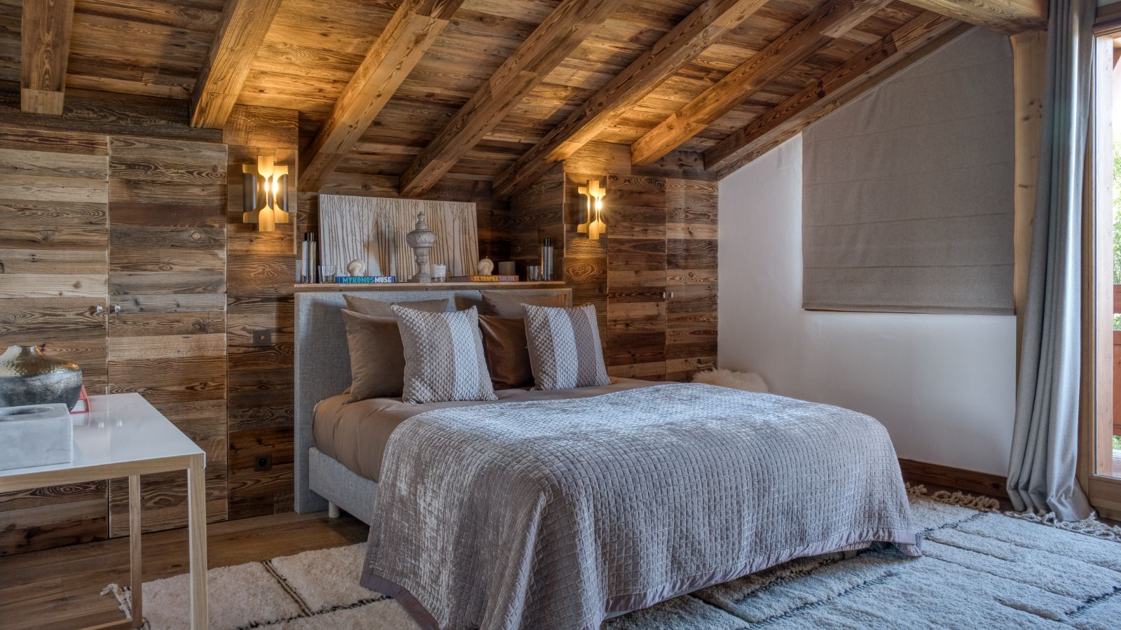 Luxury-Ski-Chalet-Megeve-Chalet-Gaia-Oxford-Ski-Bedroom (13).jpg