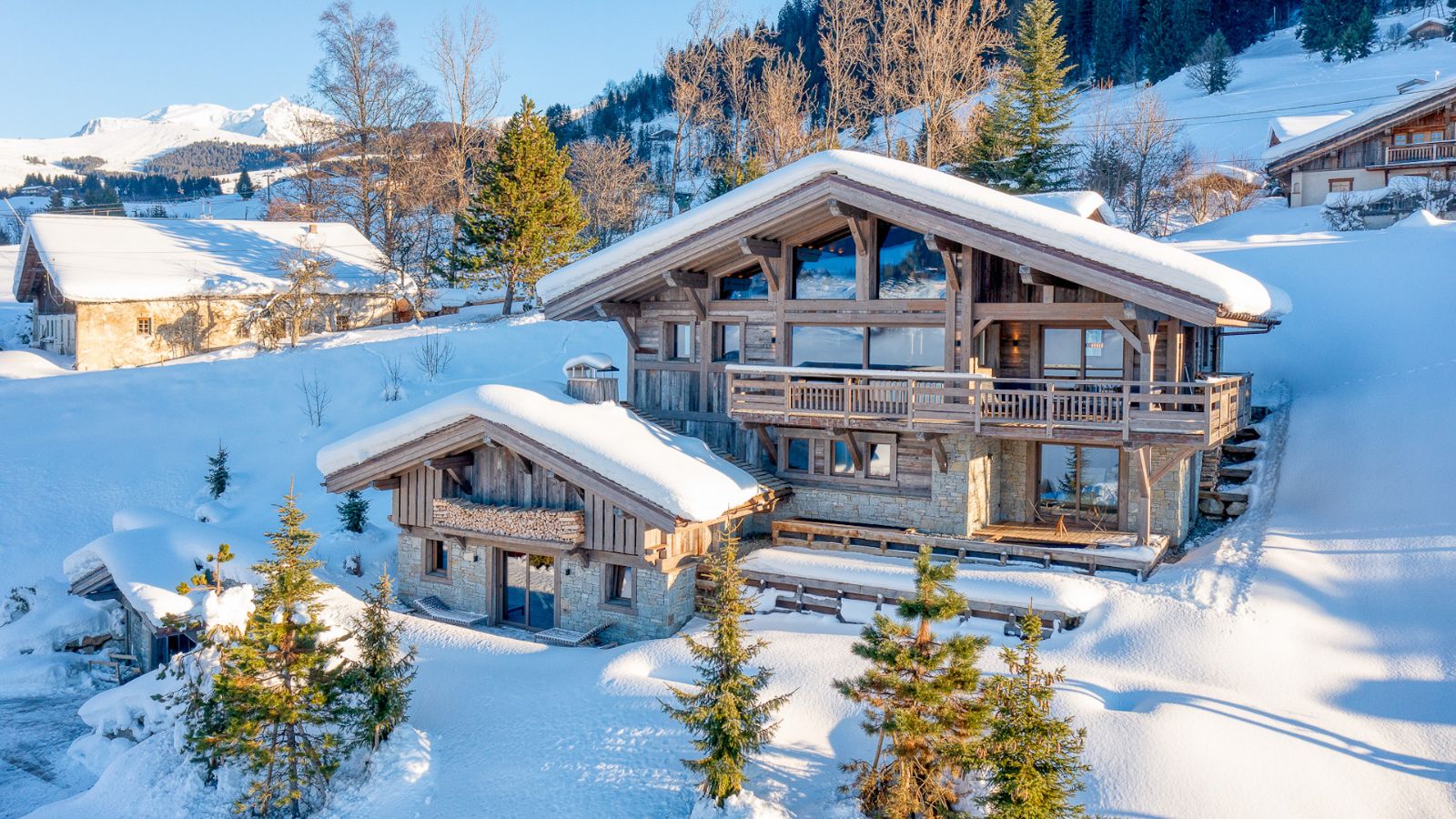 Luxury-Ski-Chalet-Megeve-Chalet-Kantaa-Oxford-Ski-Exterior.jpg
