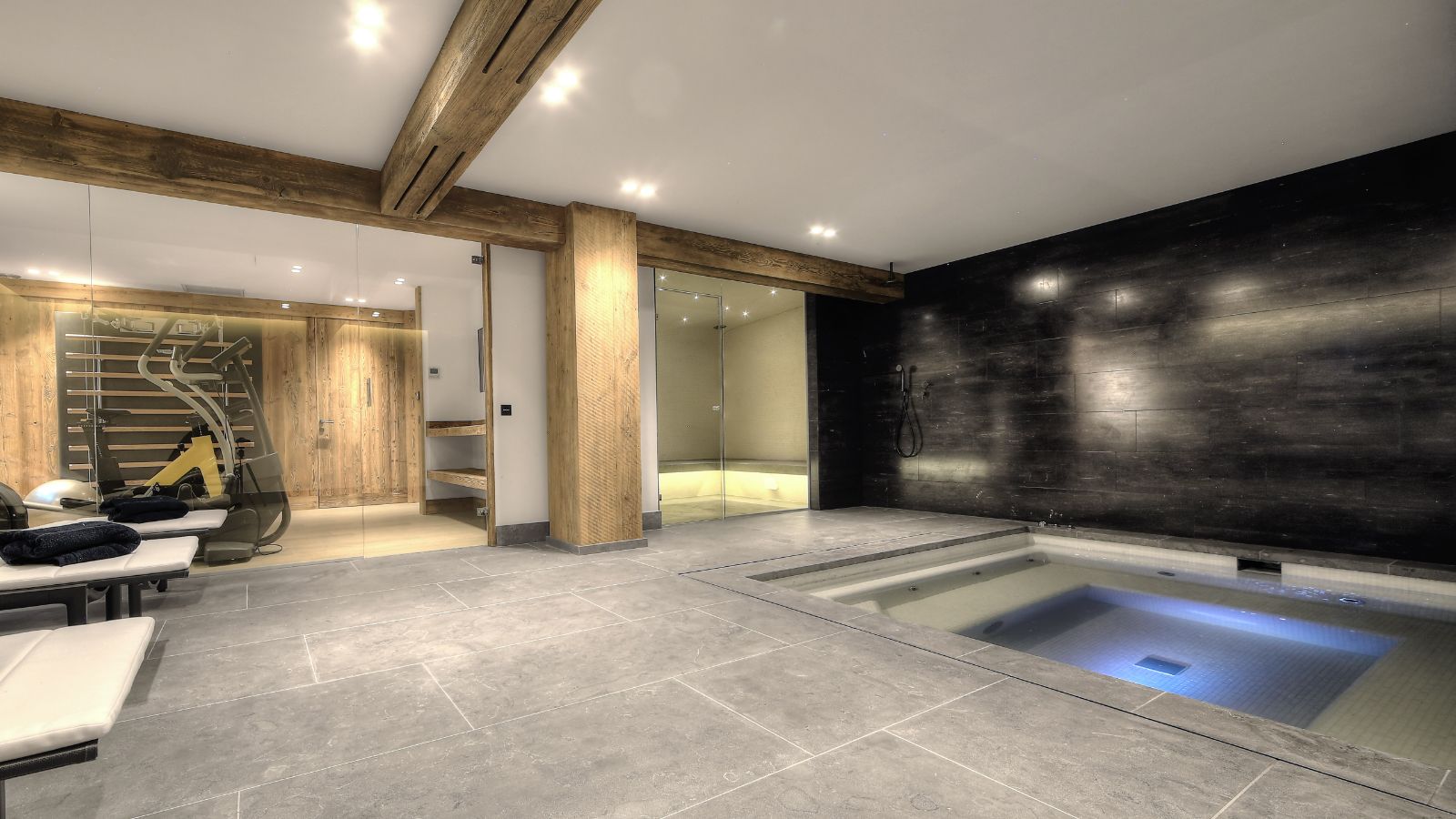 Luxury-Ski-Chalet-Megeve-Chalet-Kantaa-Oxford-Ski-Hot-Tub.jpg