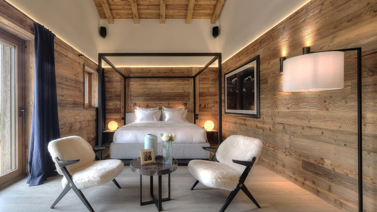 Luxury-Ski-Chalet-Megeve-Chalet-Kantaa-Oxford-Ski-Bedroom (11).jpg