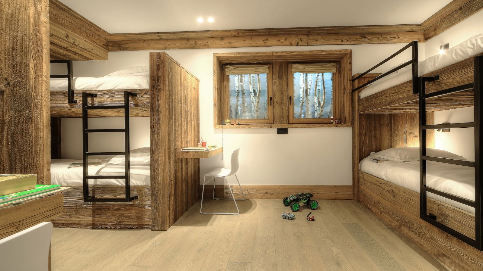 Luxury-Ski-Chalet-Megeve-Chalet-Kantaa-Oxford-Ski-Bunkroom.jpg