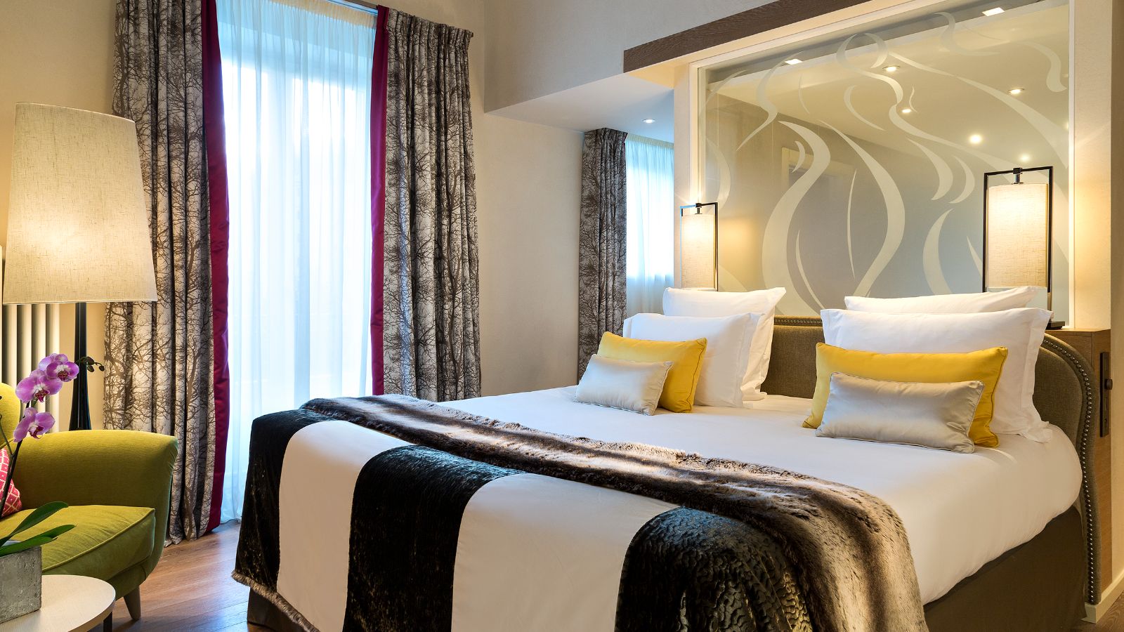 Luxury-Ski-Hotel-Chamonix-Hotel-Mont-Blanc-Oxford-Ski-Bedroom (8).jpg