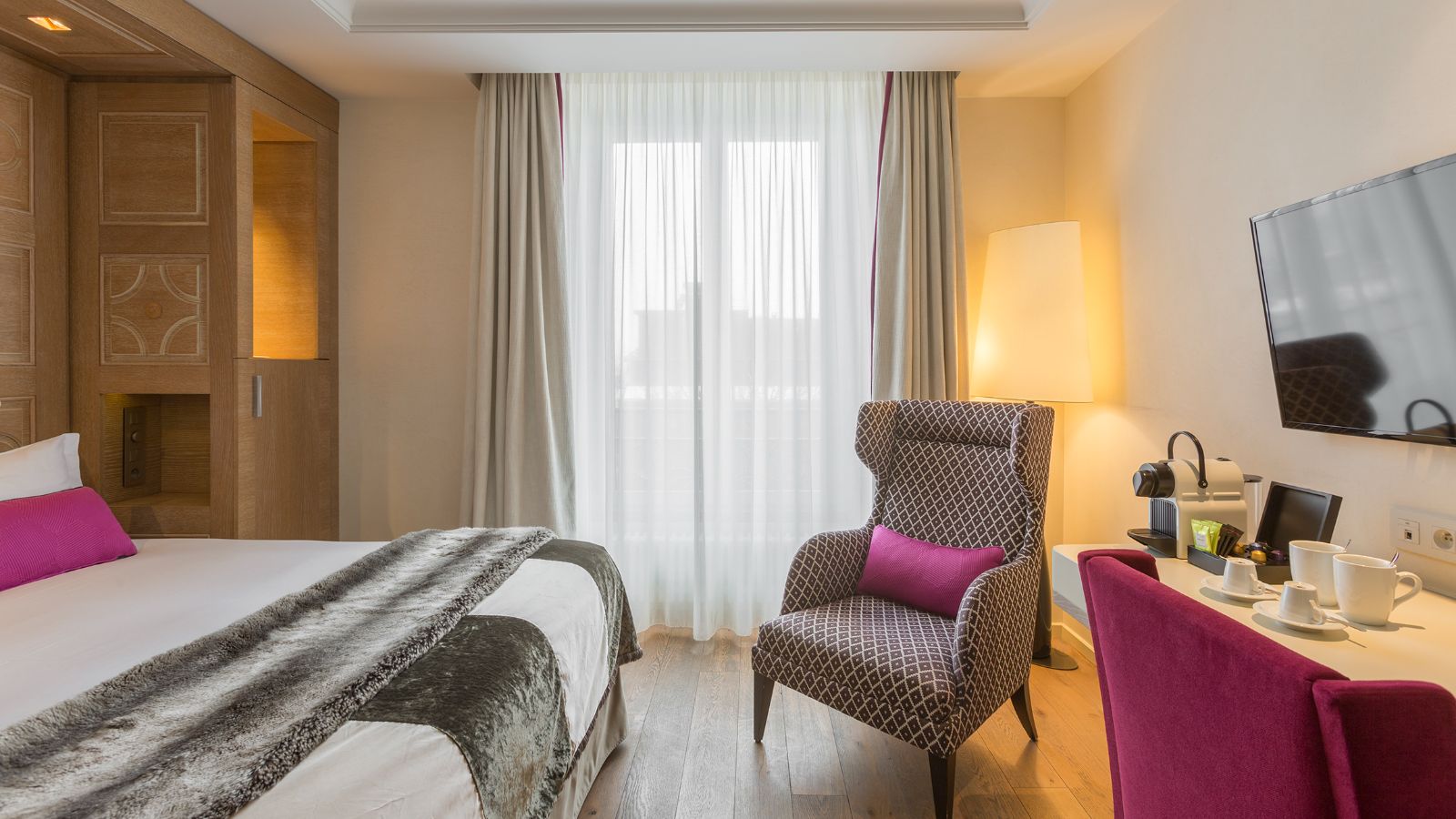 Luxury-Ski-Hotel-Chamonix-Hotel-Mont-Blanc-Oxford-Ski-Bedroom (29).jpg