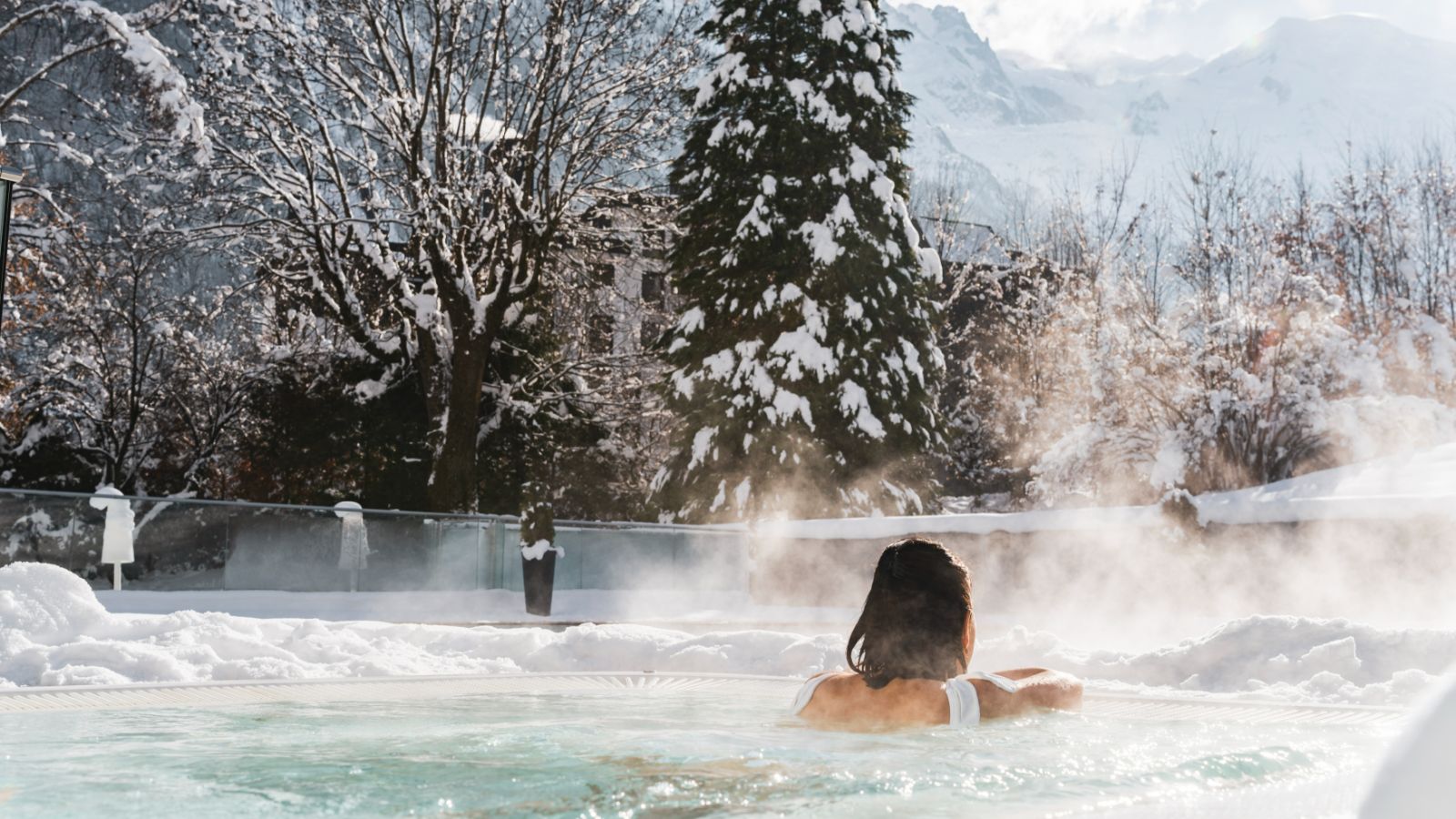 Luxury-Ski-Hotel-Chamonix-Hotel-Mont-Blanc-Oxford-Ski-Hot-Tub.jpg