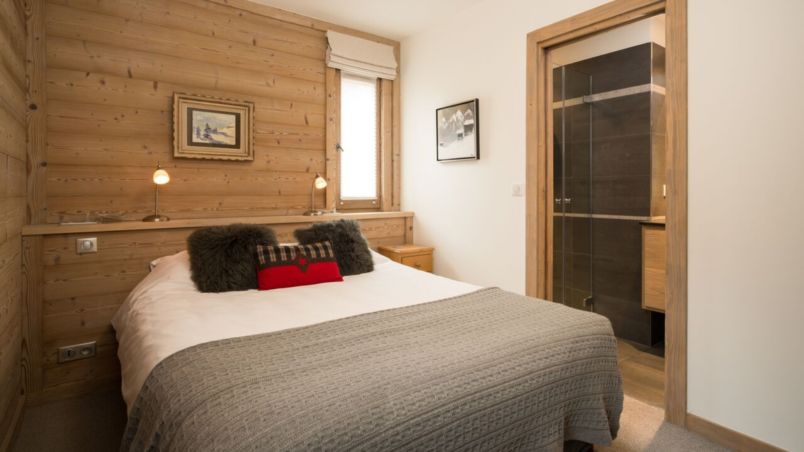 Luxury-Ski-Chalet-Meribel-Chalet-Marmottes-Oxford-Ski-Bedroom (1).png
