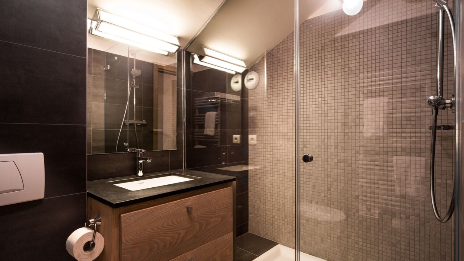 Luxury-Ski-Chalet-Meribel-Chalet-Marmottes-Oxford-Ski-Bathroom.png