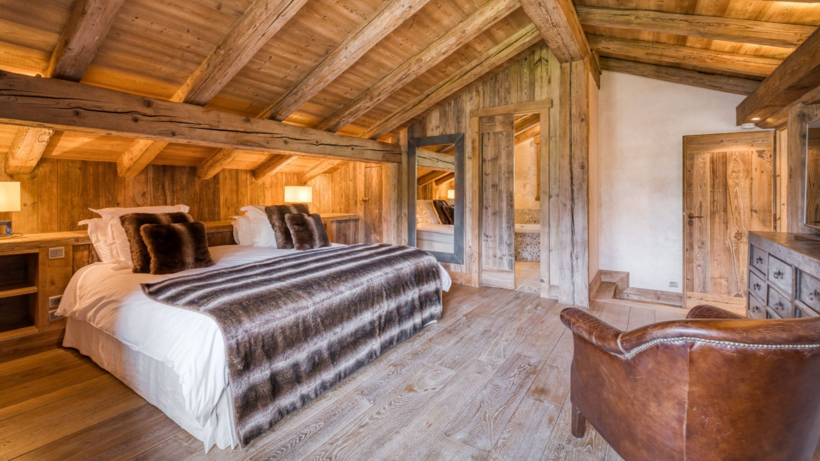 Luxury-Ski-Chalet-Megeve-Chalet-Bellevue-Oxford-Ski-Bedroom (13).png