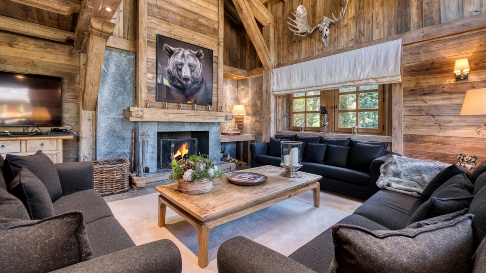 Luxury-Ski-Chalet-Megeve-Chalet-Bellevue-Oxford-Ski-Lounge.png