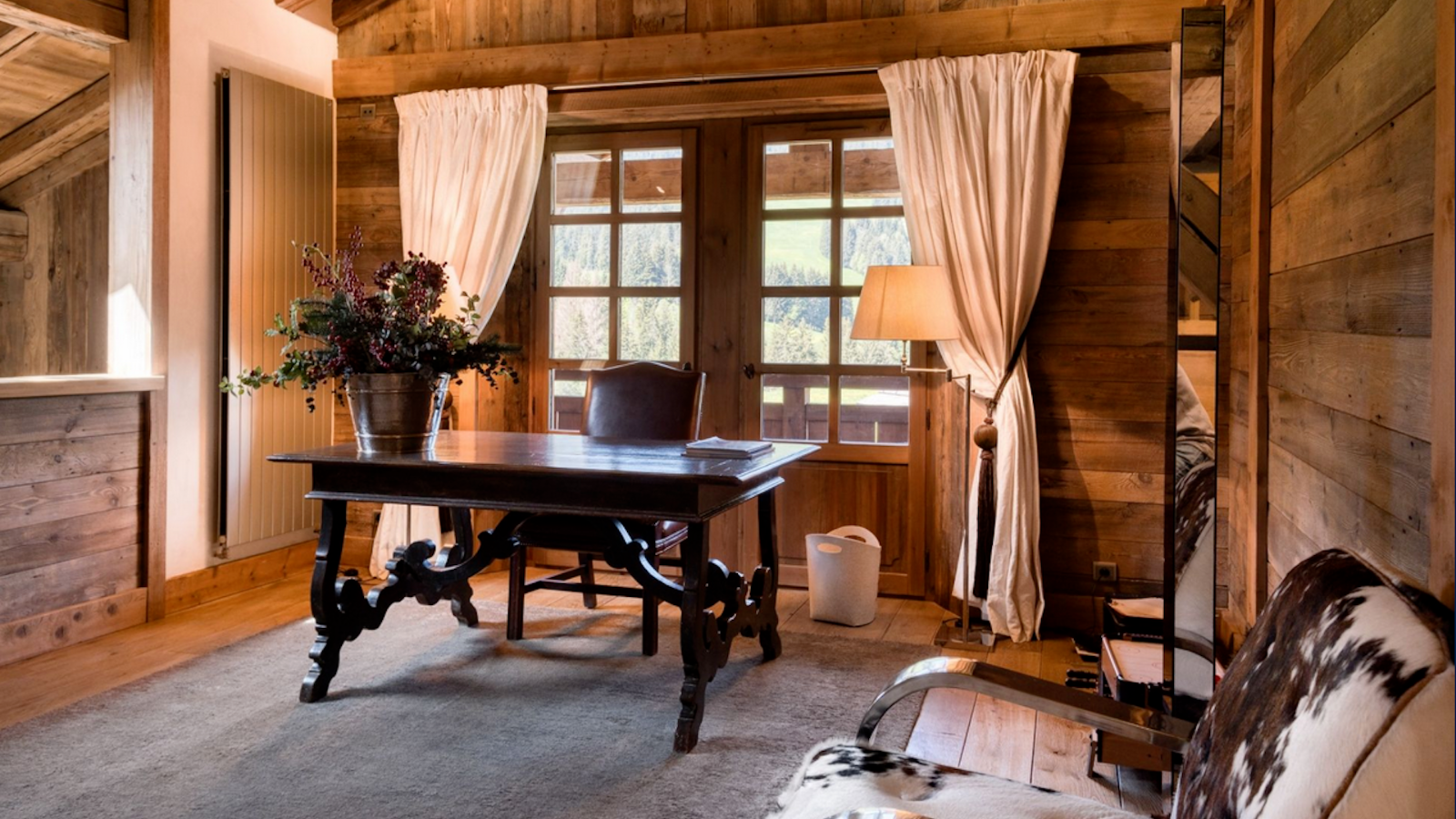 Luxury-Ski-Chalet-Megeve-Chalet-Bellevue-Oxford-Ski-Sitting-Area.png