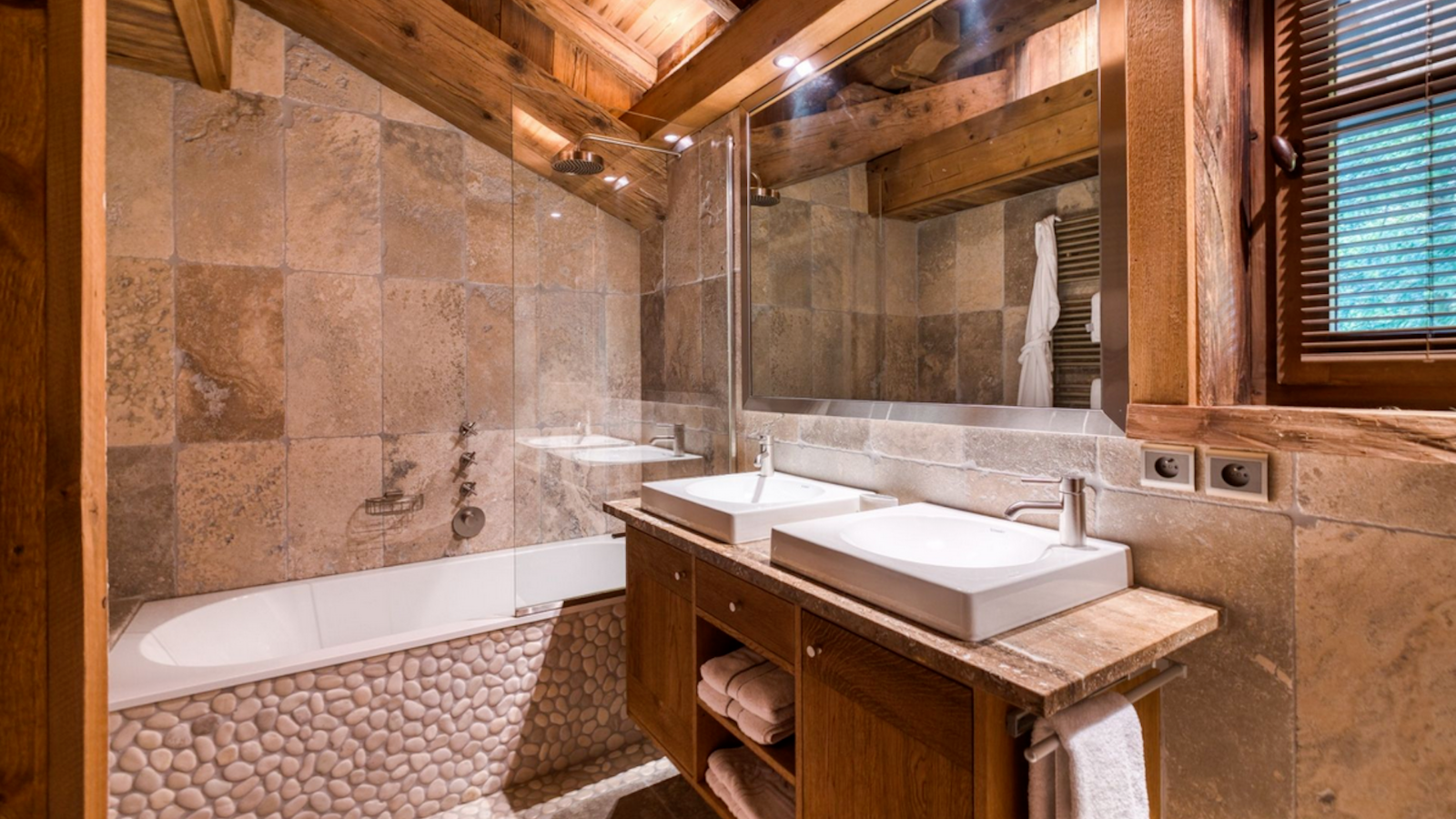 Luxury-Ski-Chalet-Megeve-Chalet-Bellevue-Oxford-Ski-Bathroom.png