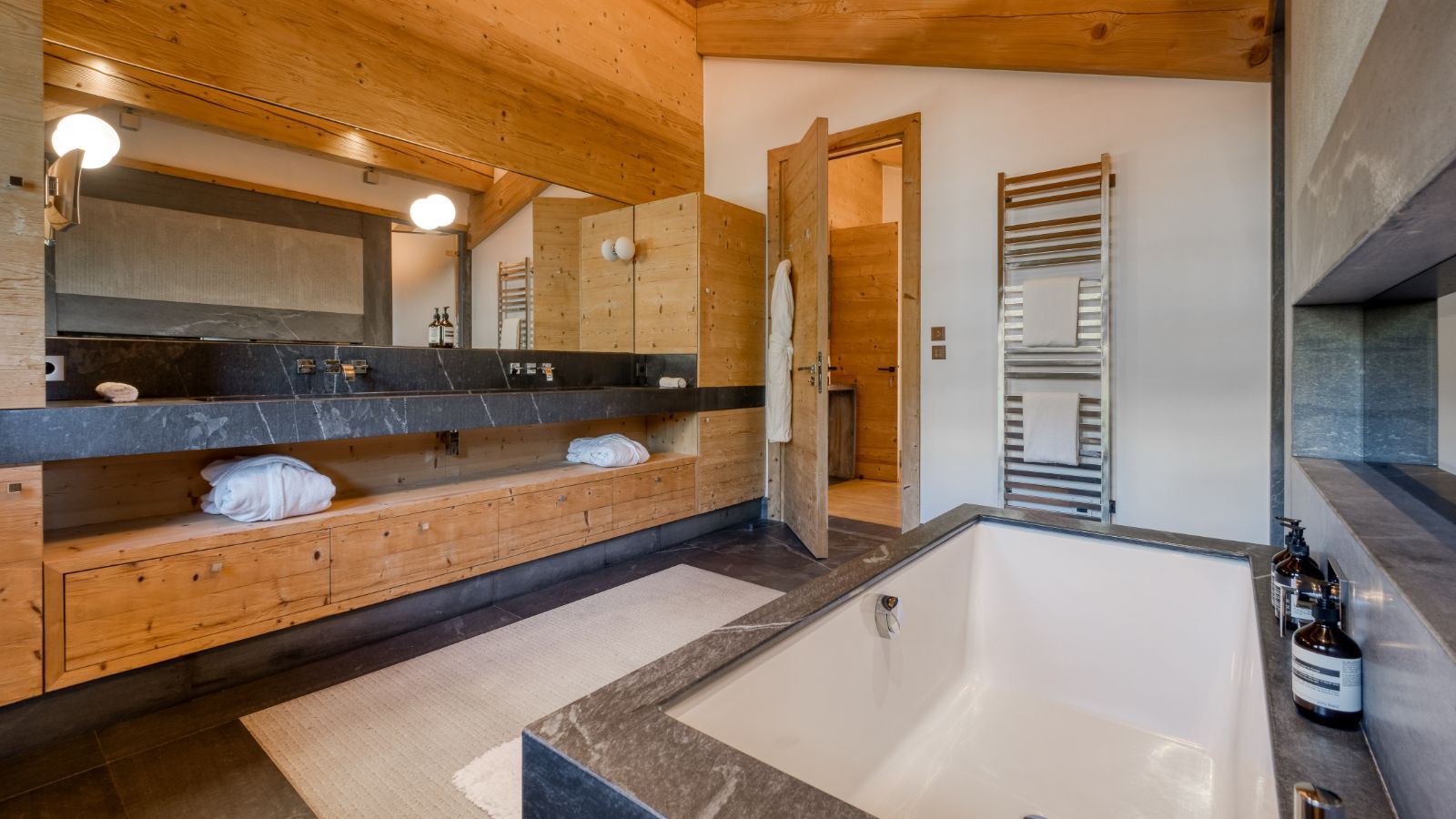 Luxury-Ski-Chalet-Megeve-Chalet-Atlas-Oxford-Ski-Bathroom.jpg