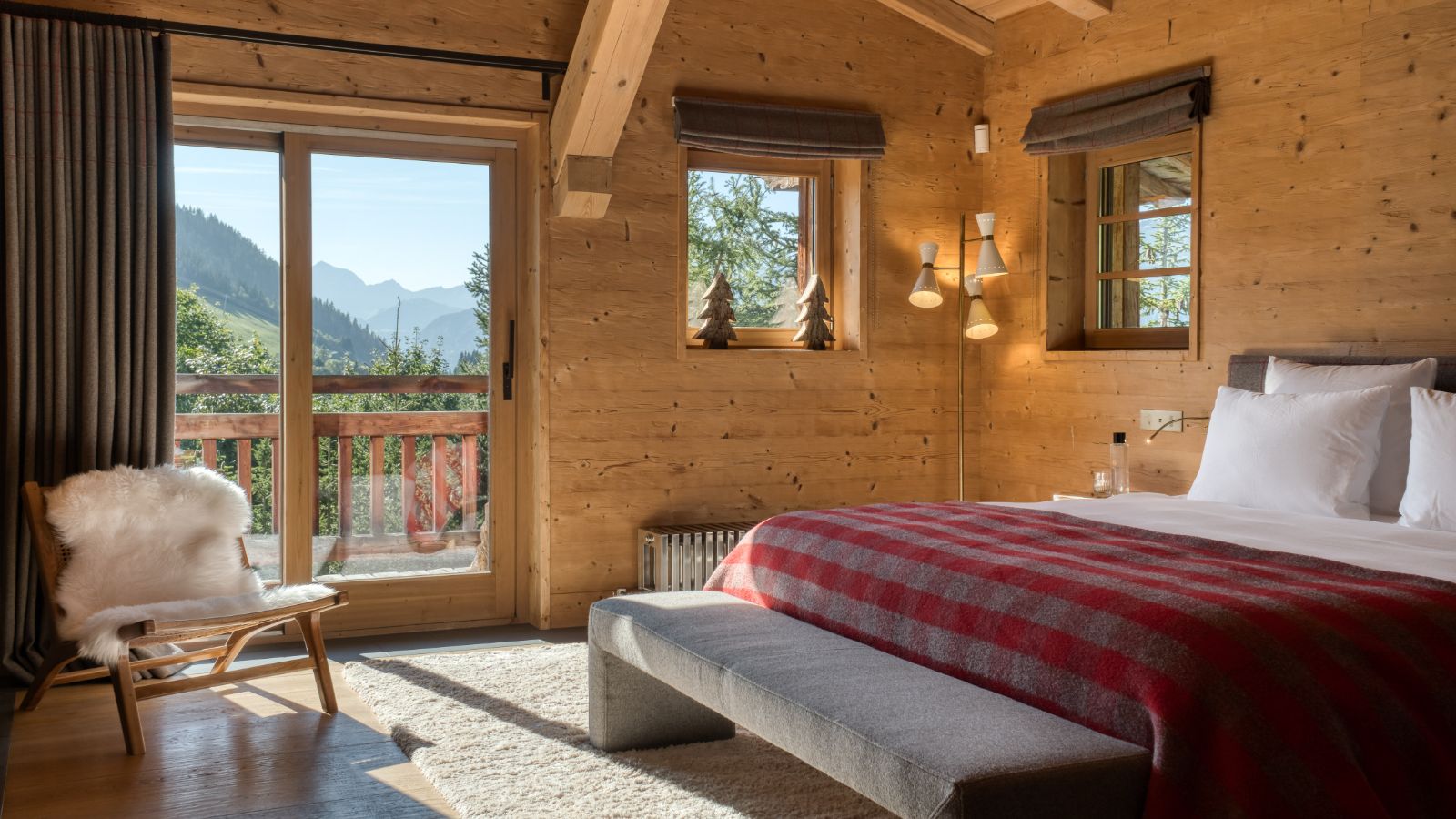 Luxury-Ski-Chalet-Megeve-Chalet-Atlas-Oxford-Ski-Bedroom (18).jpg