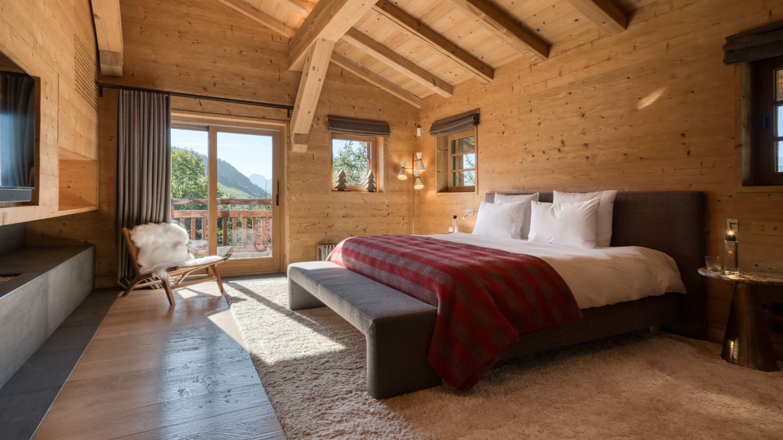 Luxury-Ski-Chalet-Megeve-Chalet-Atlas-Oxford-Ski-Bedroom (19).jpg