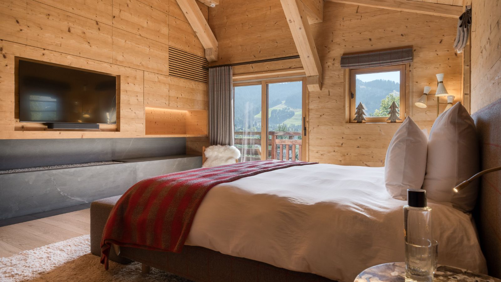 Luxury-Ski-Chalet-Megeve-Chalet-Atlas-Oxford-Ski-Bedroom (20).jpg