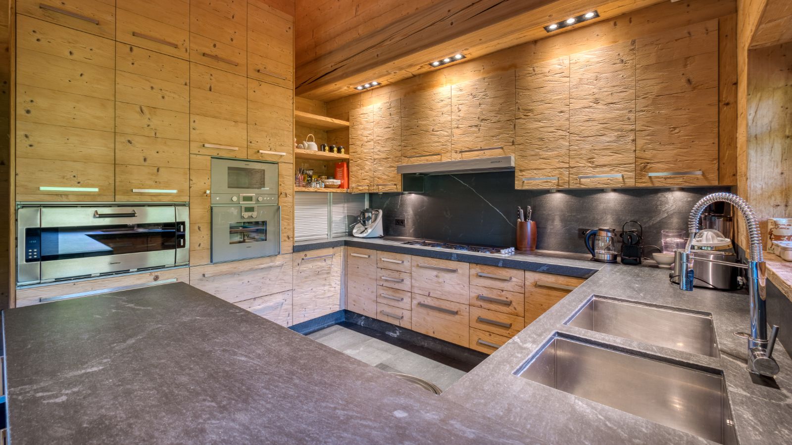 Luxury-Ski-Chalet-Megeve-Chalet-Atlas-Oxford-Ski-Kitchen2.jpg