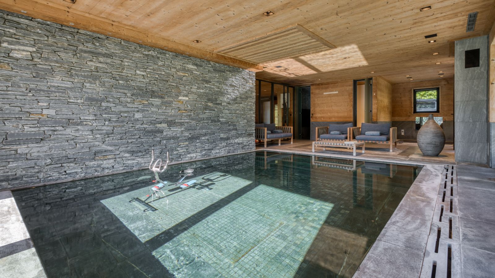 Luxury-Ski-Chalet-Megeve-Chalet-Atlas-Oxford-Ski-Pool.jpg