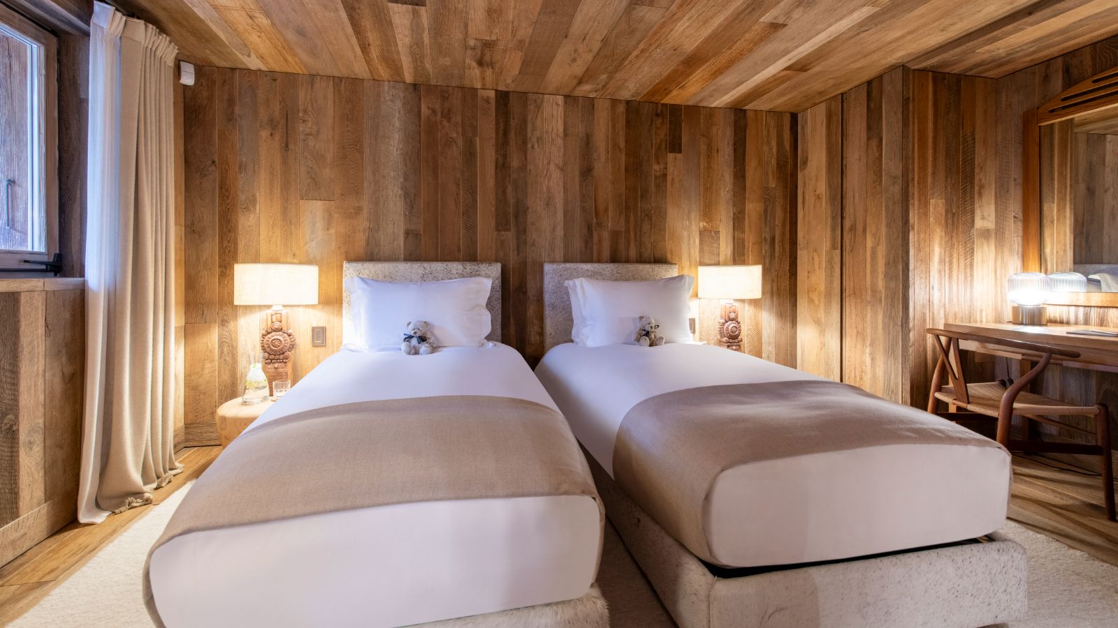 Luxury-Ski-Chalet-Verbier-Chalet-Vicuna-Oxford-Ski-Twin-Bedroom (4).jpg