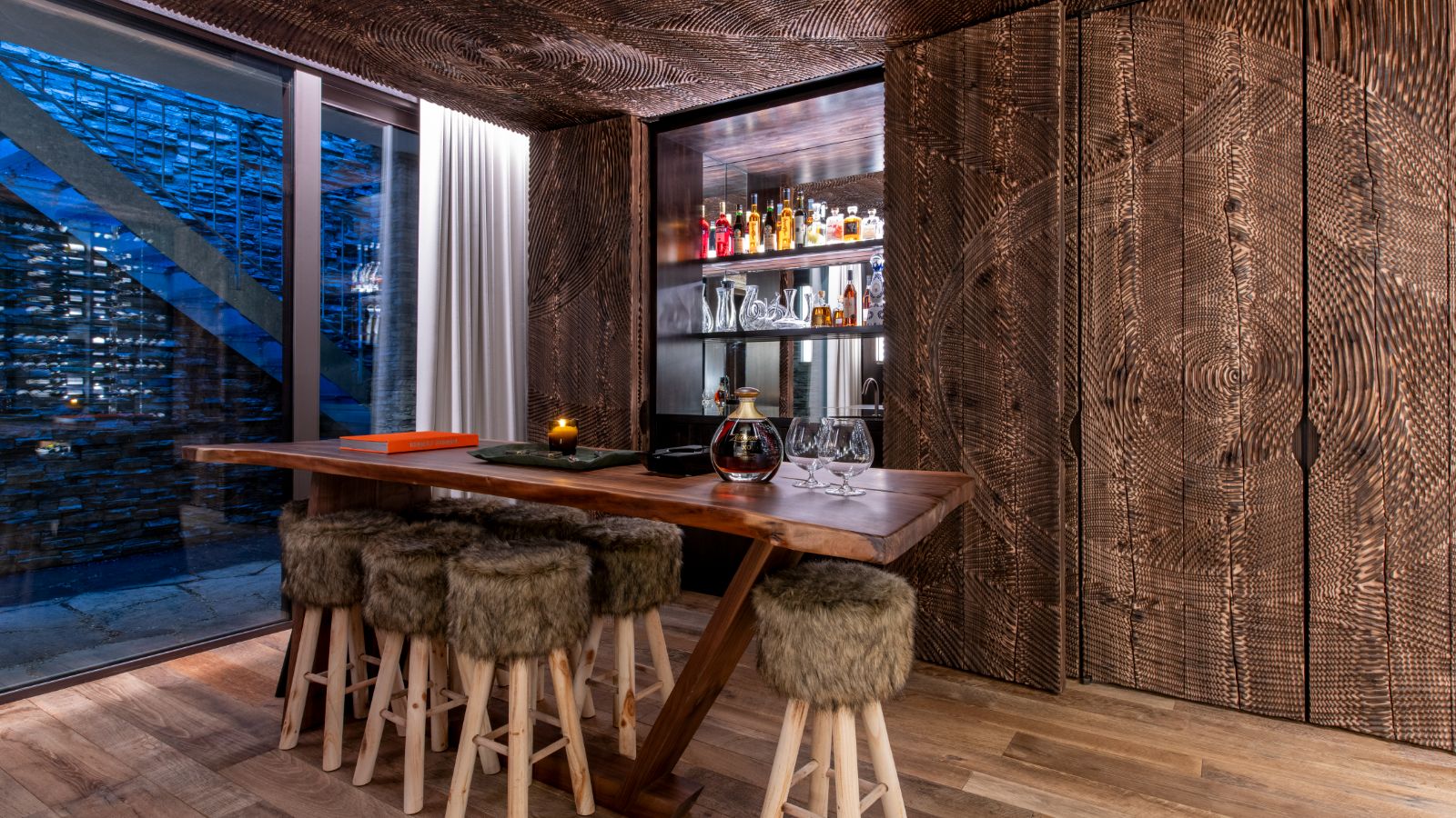 Luxury-Ski-Chalet-Verbier-Chalet-Vicuna-Oxford-Ski-Bar.jpg